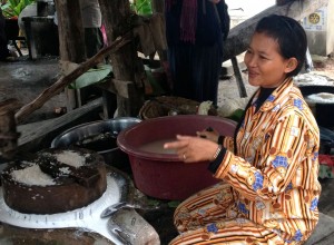 Beautiful faces of Siem Reap, rice noodle family